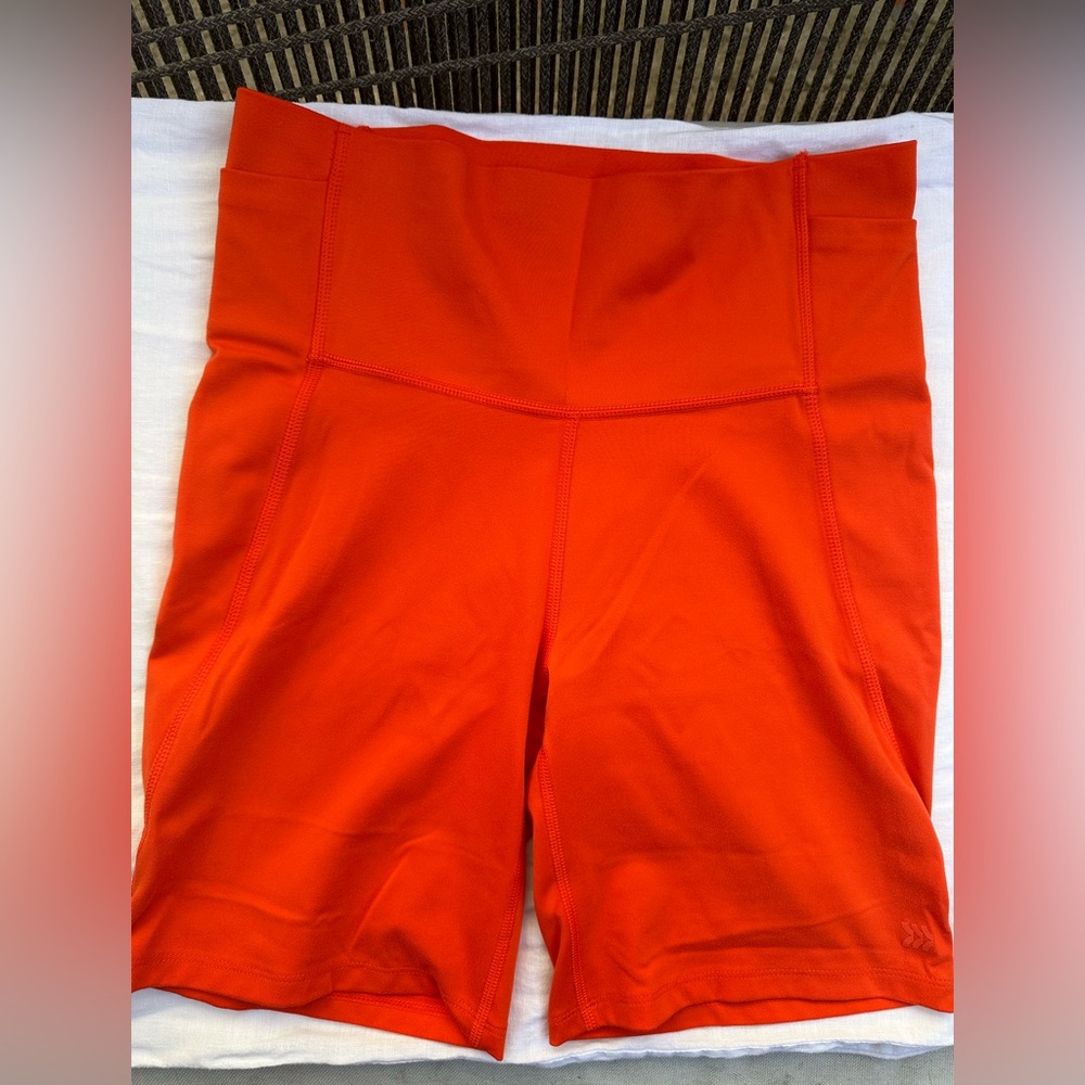 All motion in, women biker shorts with pockets